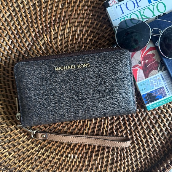 Michael Kors Jet Set Women's Travel Continental Wristlet Wallet Brown Tan - Picture 1 of 11